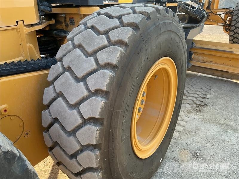 John Deere 872G معدات تمهيد الطرق