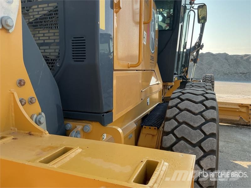 John Deere 872G معدات تمهيد الطرق