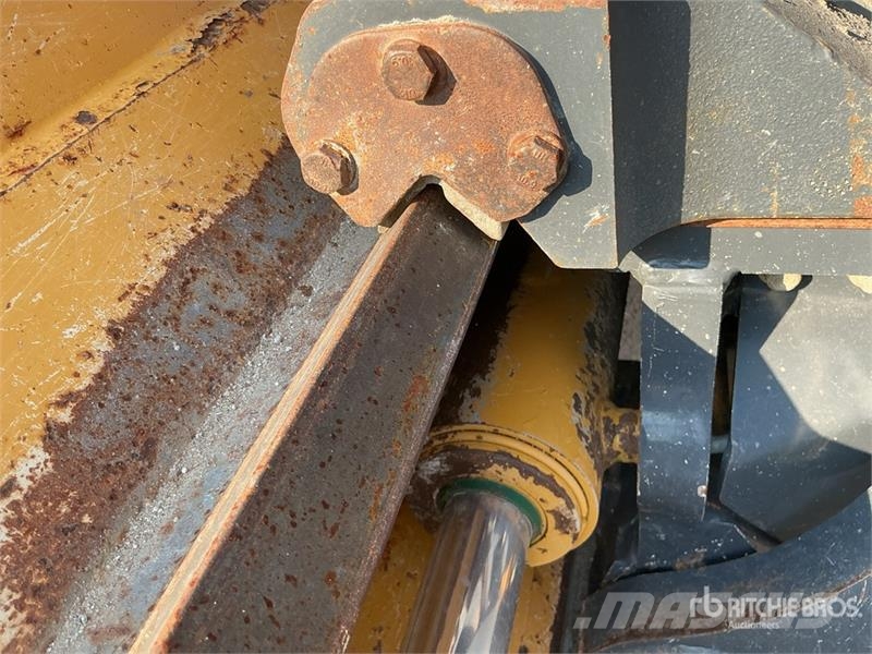 John Deere 872G معدات تمهيد الطرق