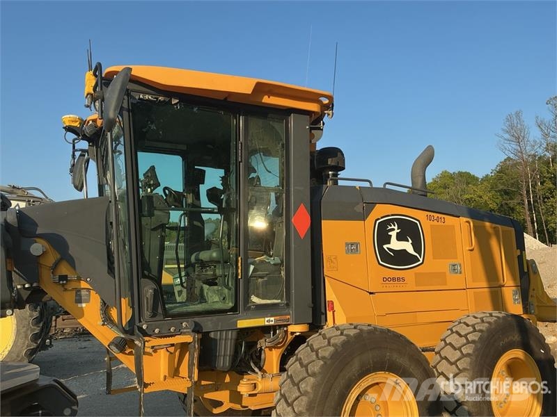 John Deere 872G معدات تمهيد الطرق