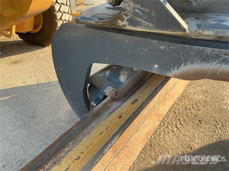 John Deere 872G معدات تمهيد الطرق