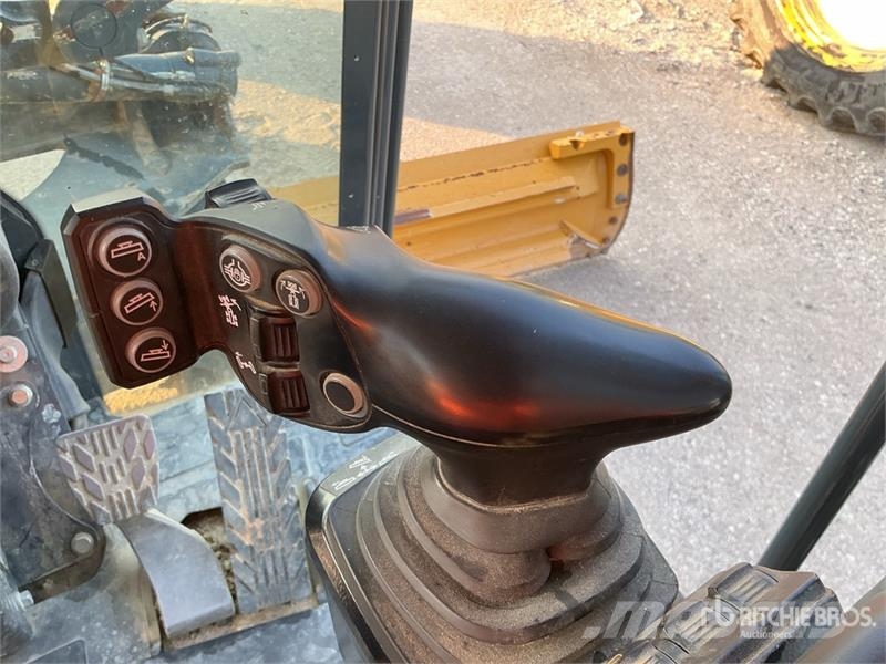 John Deere 872G معدات تمهيد الطرق