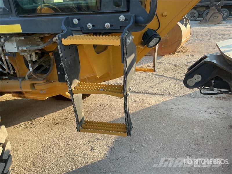 John Deere 872G معدات تمهيد الطرق