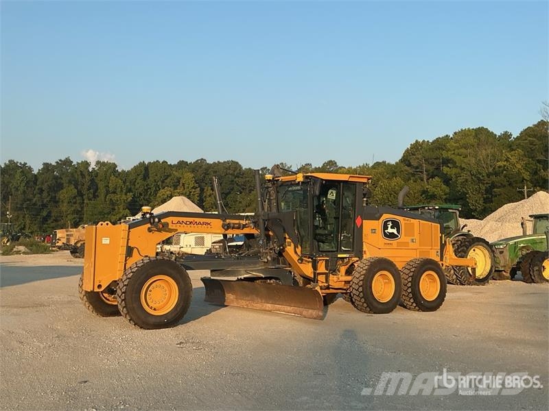 John Deere 872G معدات تمهيد الطرق