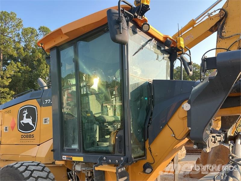 John Deere 872G معدات تمهيد الطرق