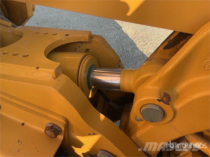 John Deere 872G معدات تمهيد الطرق