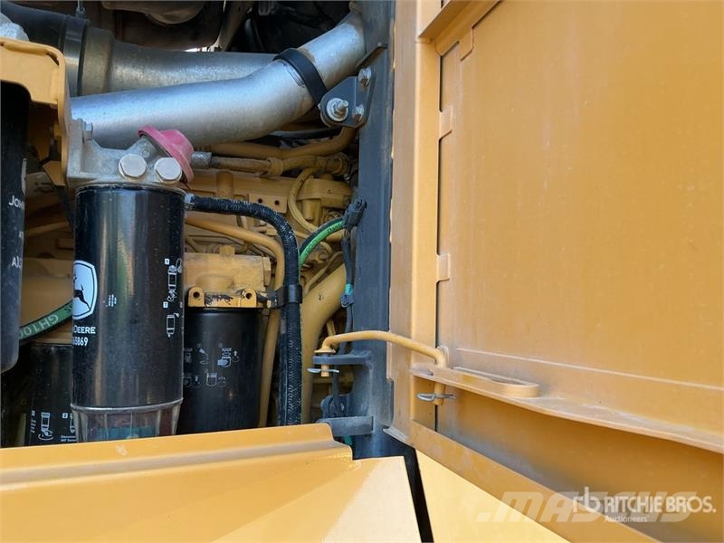 John Deere 872G معدات تمهيد الطرق