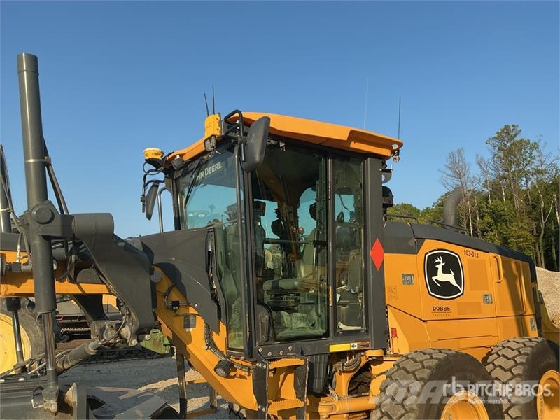 John Deere 872G معدات تمهيد الطرق