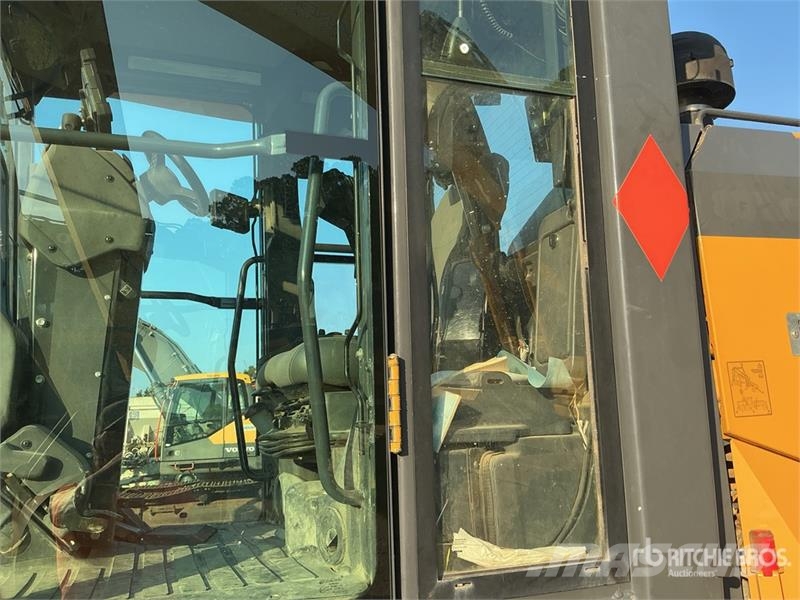 John Deere 872G معدات تمهيد الطرق