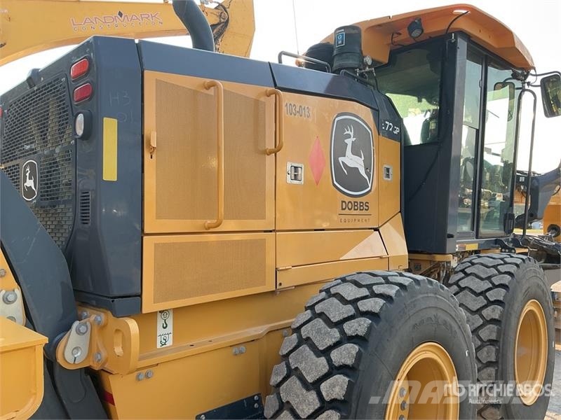John Deere 872G معدات تمهيد الطرق