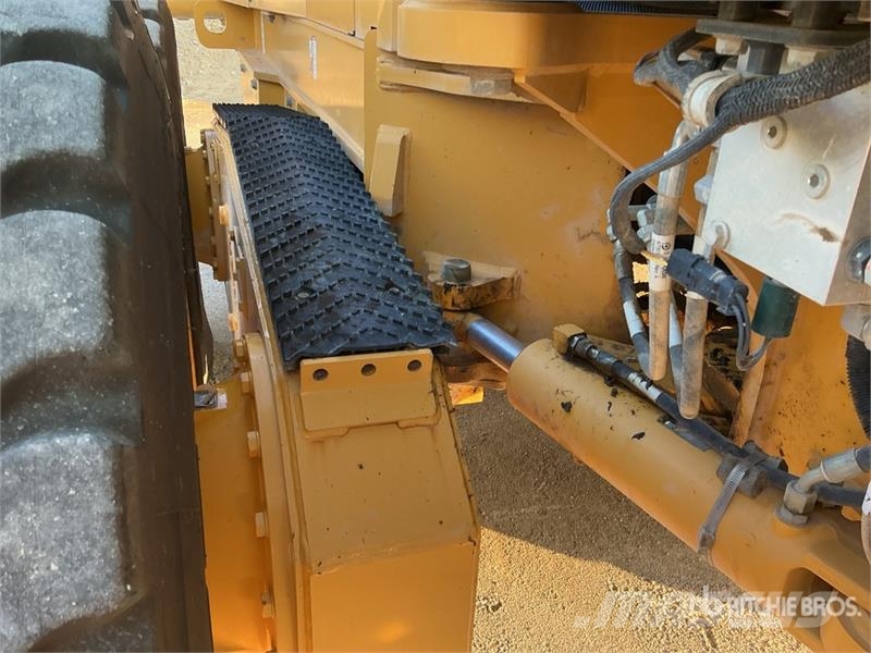 John Deere 872G معدات تمهيد الطرق
