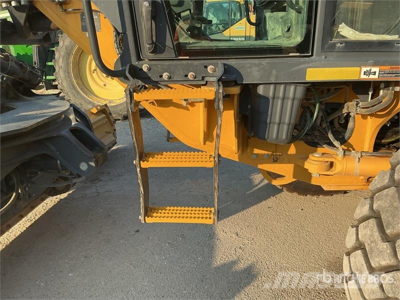 John Deere 872G معدات تمهيد الطرق