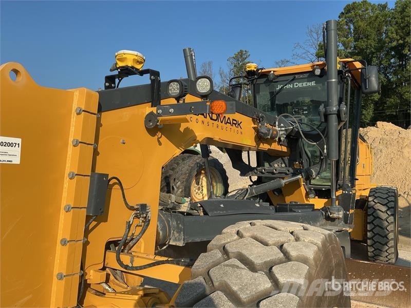 John Deere 872G معدات تمهيد الطرق