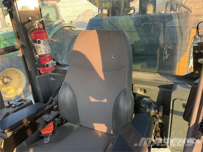 John Deere 872G معدات تمهيد الطرق