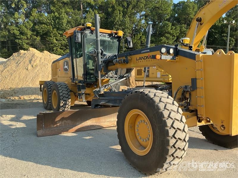 John Deere 872G معدات تمهيد الطرق
