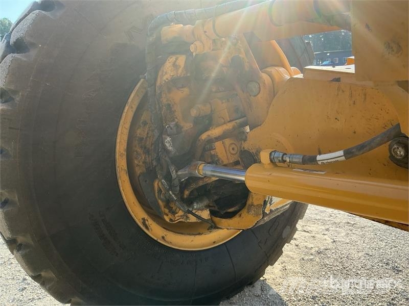 John Deere 872G معدات تمهيد الطرق