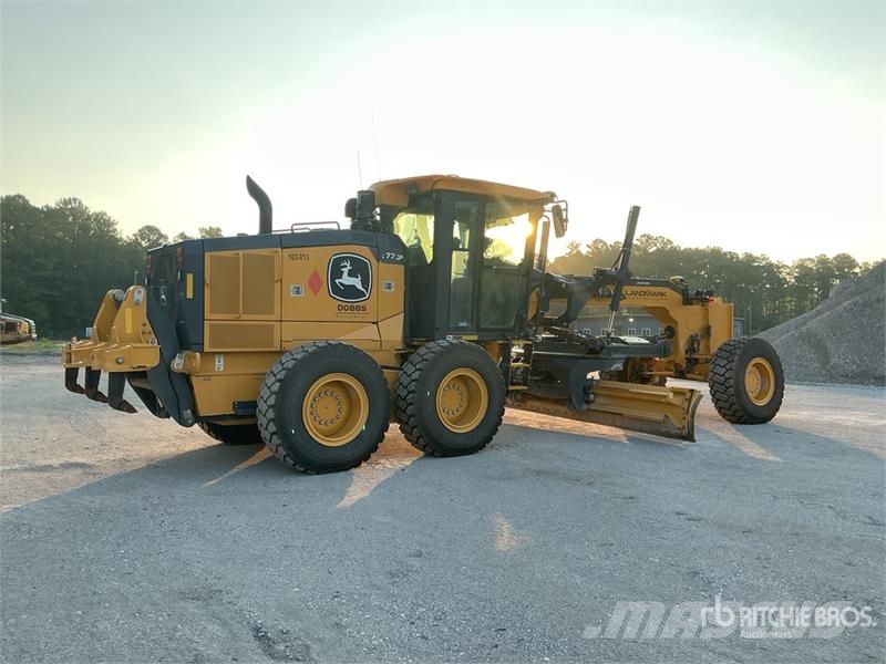 John Deere 872G معدات تمهيد الطرق