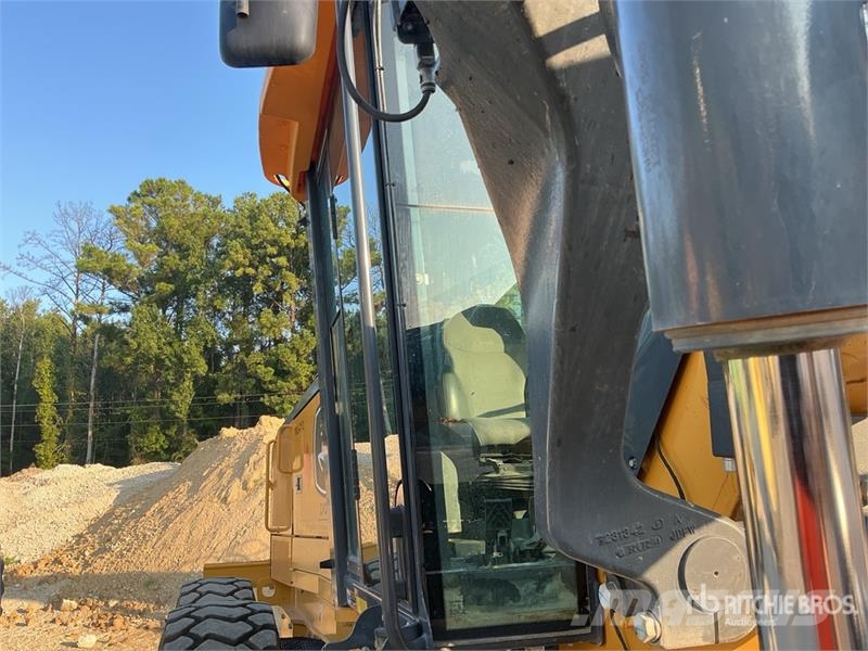 John Deere 872G معدات تمهيد الطرق