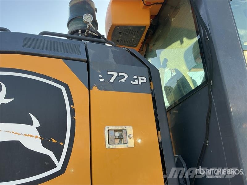 John Deere 872G معدات تمهيد الطرق