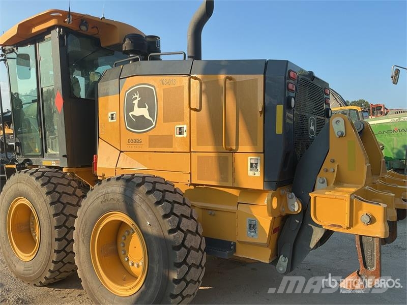 John Deere 872G معدات تمهيد الطرق