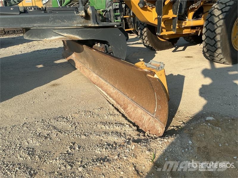 John Deere 872G معدات تمهيد الطرق