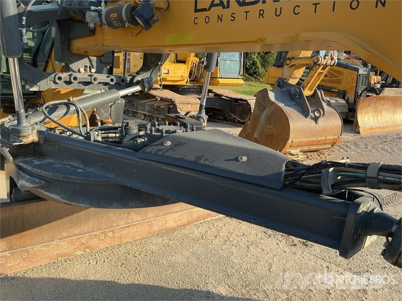 John Deere 872G معدات تمهيد الطرق