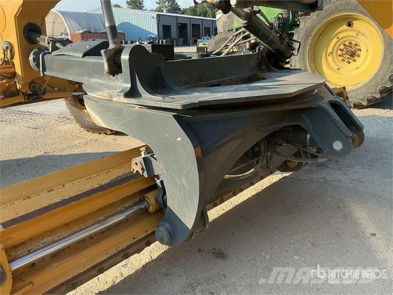 John Deere 872G معدات تمهيد الطرق