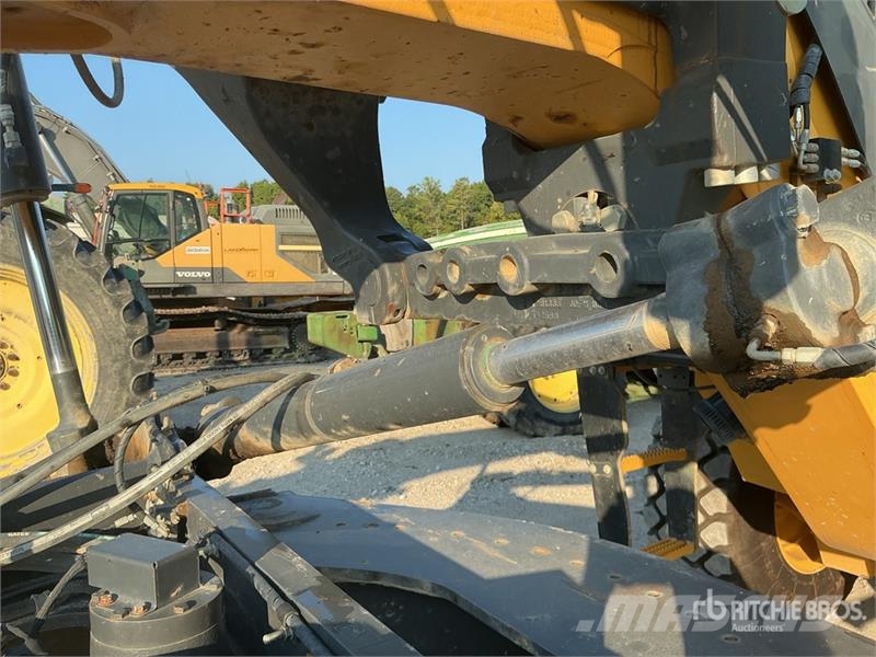 John Deere 872G معدات تمهيد الطرق