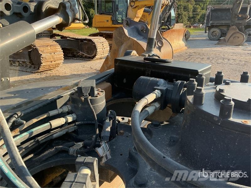 John Deere 872G معدات تمهيد الطرق