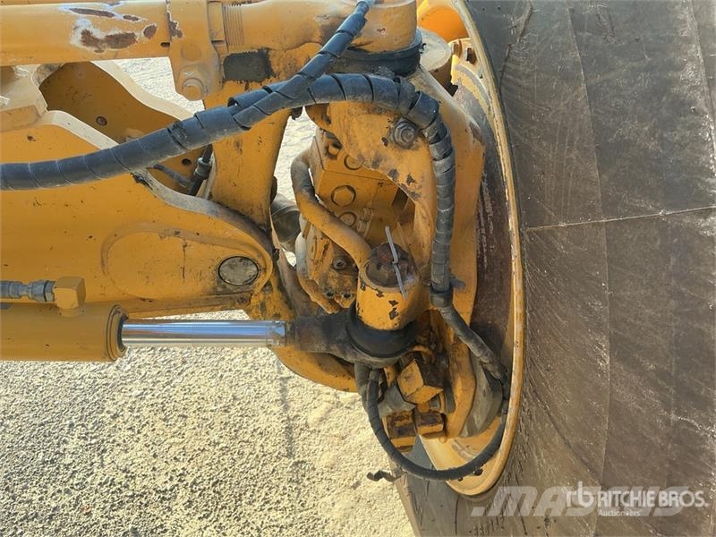 John Deere 872G معدات تمهيد الطرق