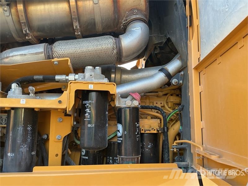 John Deere 872G معدات تمهيد الطرق