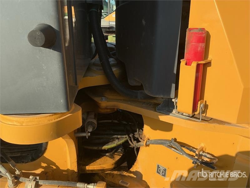 John Deere 872G معدات تمهيد الطرق