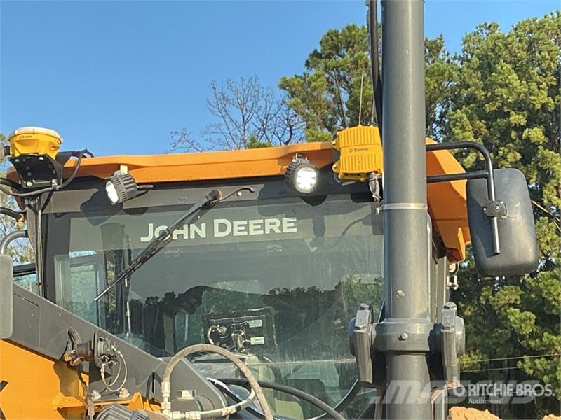 John Deere 872G معدات تمهيد الطرق