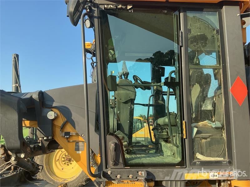 John Deere 872G معدات تمهيد الطرق