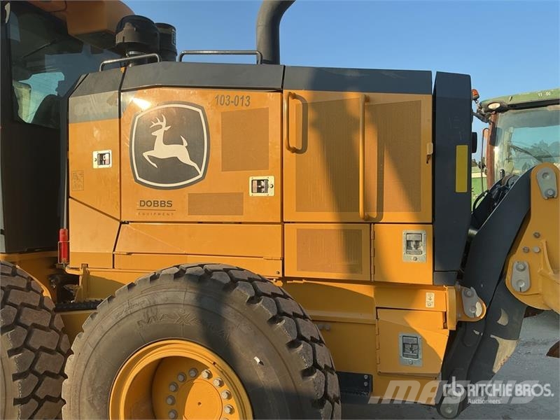John Deere 872G معدات تمهيد الطرق