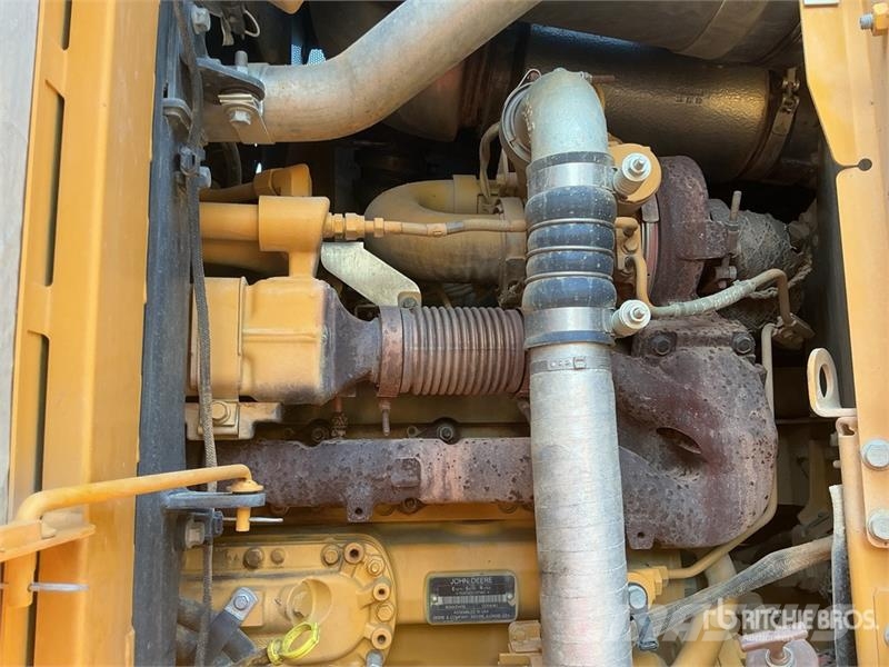 John Deere 872G معدات تمهيد الطرق