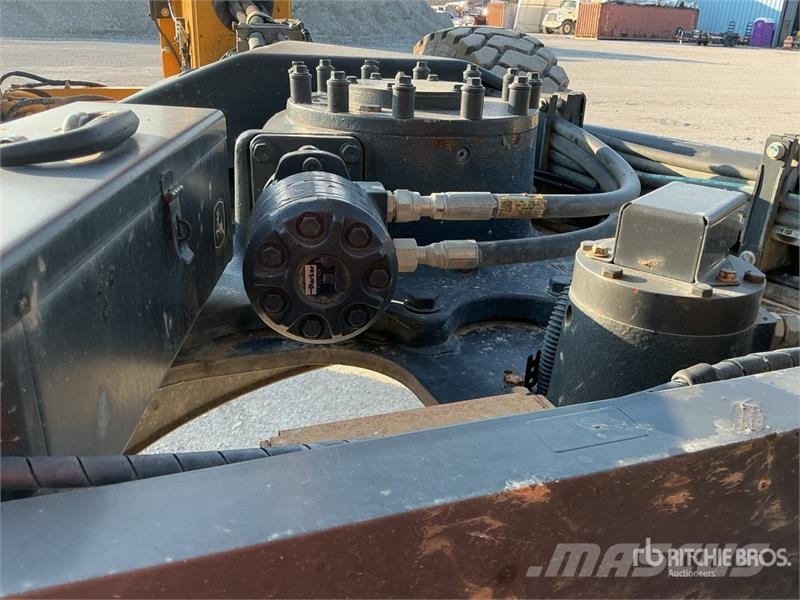 John Deere 872G معدات تمهيد الطرق