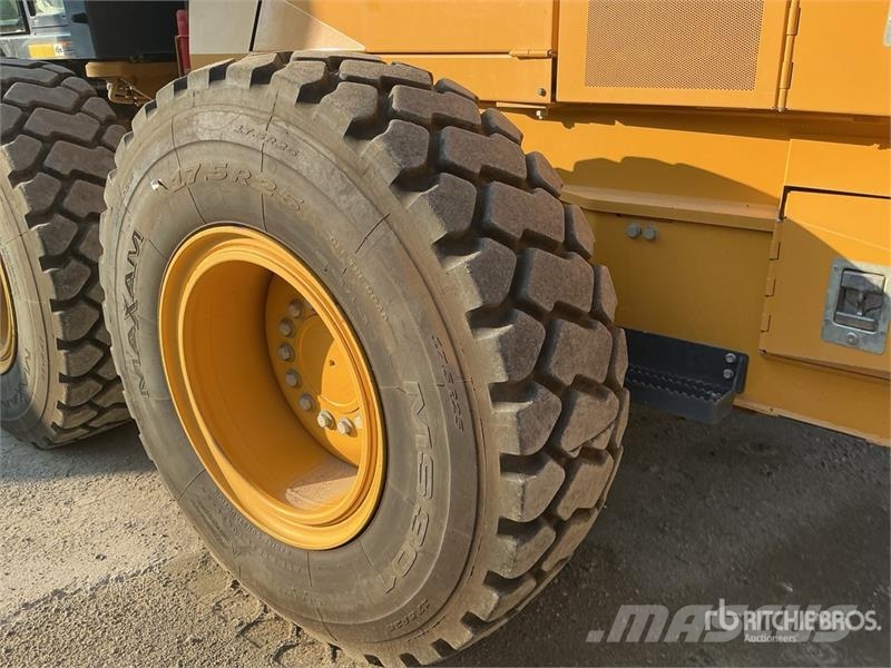 John Deere 872G معدات تمهيد الطرق