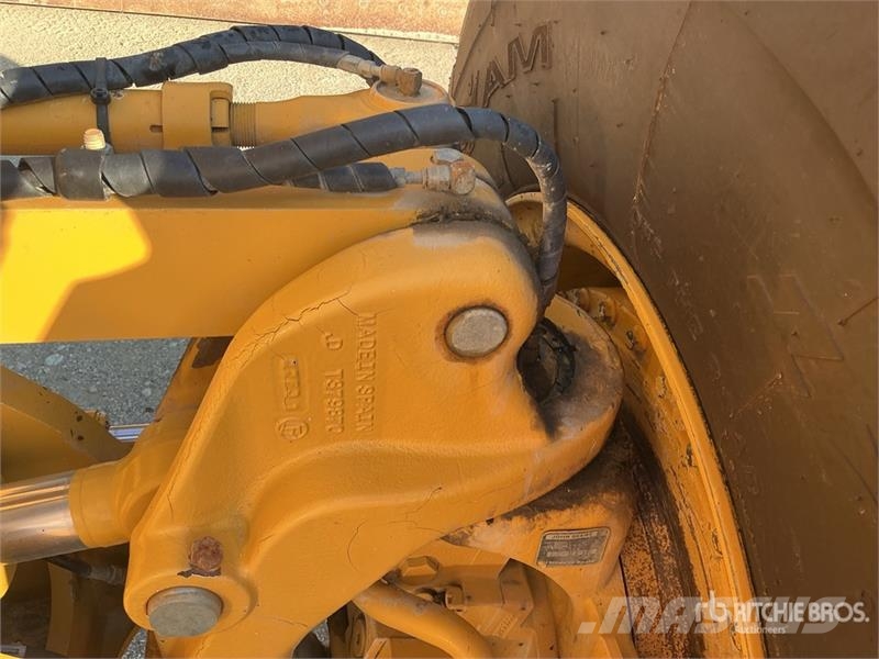 John Deere 872G معدات تمهيد الطرق