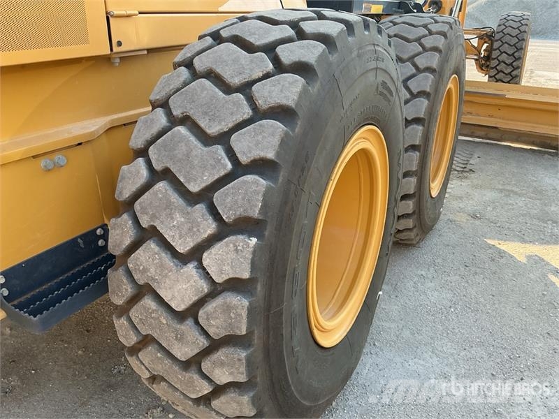 John Deere 872G معدات تمهيد الطرق