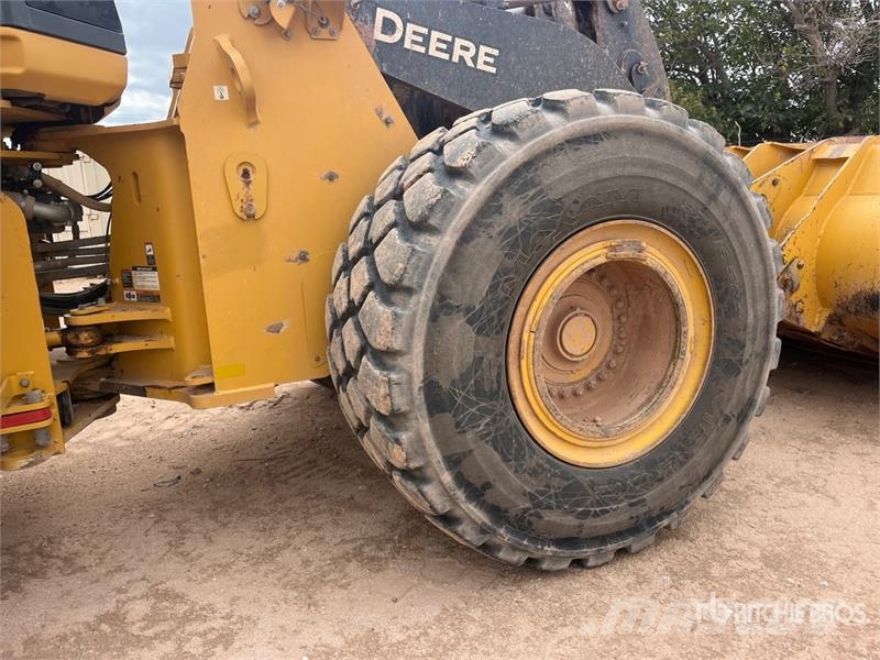 John Deere 904 P-Tier Iekrāvēji uz riteņiem