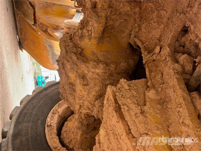 John Deere 904 P-Tier Iekrāvēji uz riteņiem