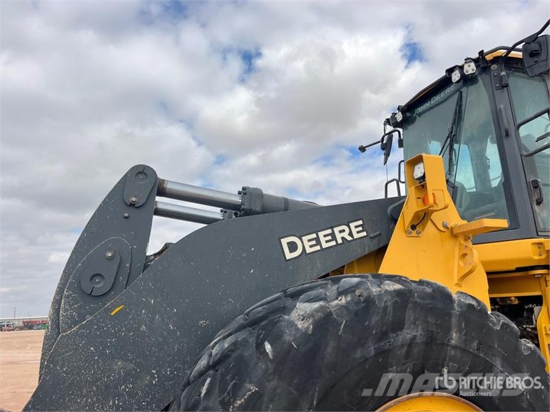 John Deere 904 P-Tier Wheel loaders