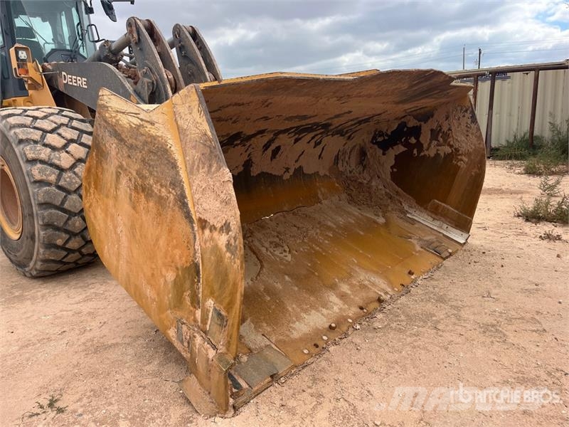 John Deere 904 P-Tier Iekrāvēji uz riteņiem
