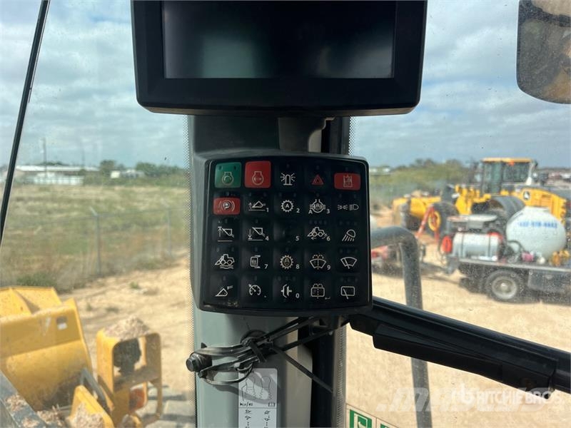 John Deere 904 P-Tier Iekrāvēji uz riteņiem