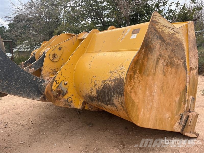 John Deere 904 P-Tier Iekrāvēji uz riteņiem