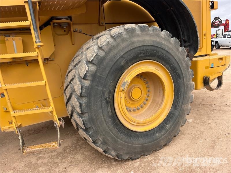 John Deere 904 P-Tier Iekrāvēji uz riteņiem
