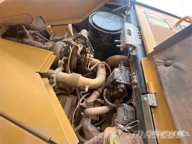 John Deere 904 P-Tier Iekrāvēji uz riteņiem