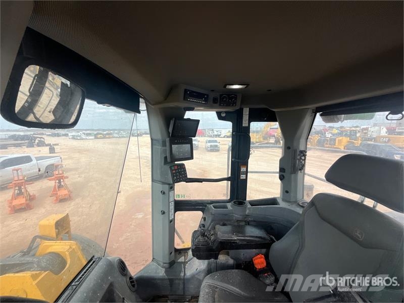 John Deere 904 P-Tier Wheel loaders