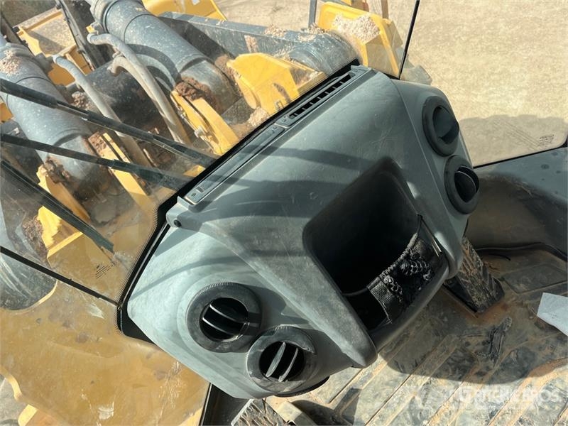 John Deere 904 P-Tier Iekrāvēji uz riteņiem